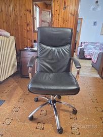 Sedia girevole in pelle