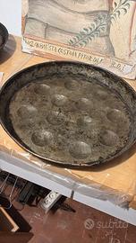 Antica padella francese in rame per uova