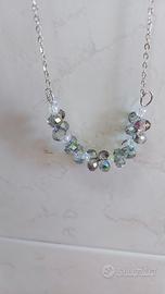 Collana con cristalli.
