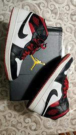 Air Jordan 4 Mid gym red