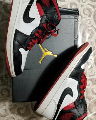 Air Jordan 4 Mid gym red
