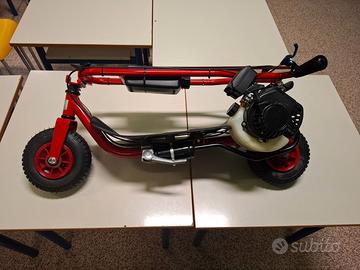 monopattino a motore LASER
