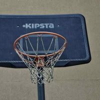 Canestro da basket esterno.