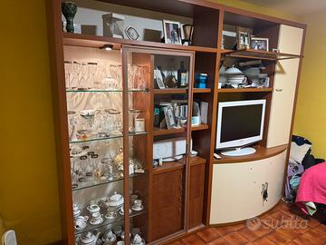 Partete attrezzata moderna e capiente