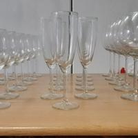 Bicchieri, tostapane, spemi agrumi, passaverdura