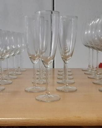 Bicchieri, tostapane, spemi agrumi, passaverdura