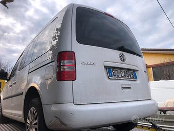 Caddy incidentata per tamponamento