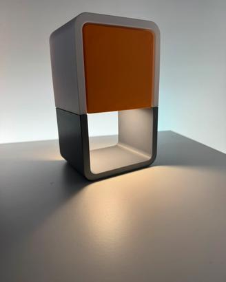 Lampada da tavolo di design moderno minimal