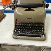 Macchina da scrivere Olivetti Lexikon 80