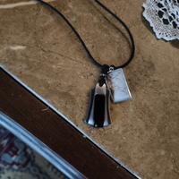 collana con ciondolo e segno zodiacale vergine