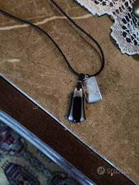 collana con ciondolo e segno zodiacale vergine