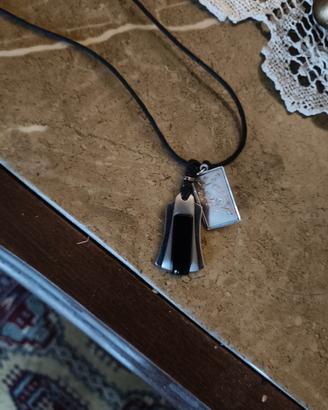 collana con ciondolo e segno zodiacale vergine