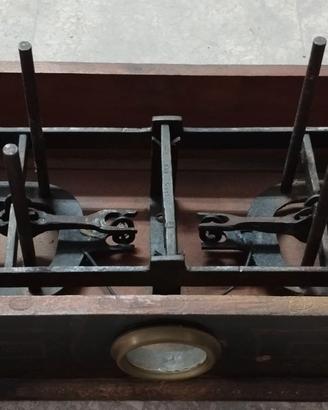 Bilancia con piatti in ottone