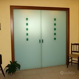 Porta scorrevole vetro satinato cornice ciliegio