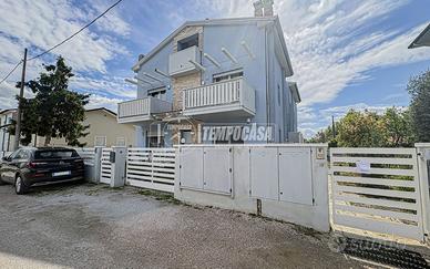 QUADRILOCALE CON GARAGE, POSTO AUTO E INGRESSO IND