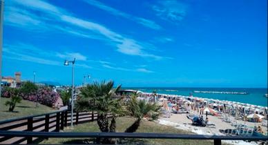 Porto Potenza Picena mare sotto casa Conero