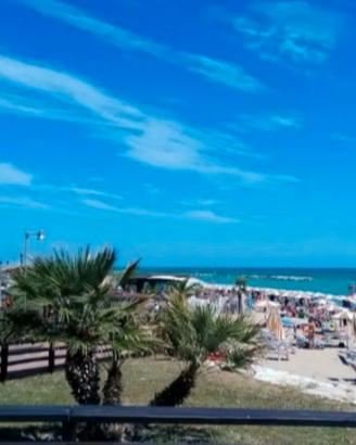 Porto Potenza Picena mare sotto casa Conero