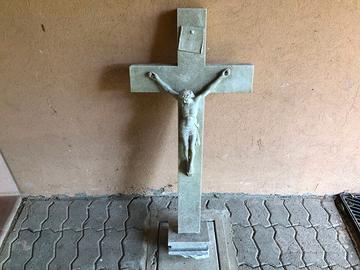 Croce in marmo con Cristo lavorato a mano