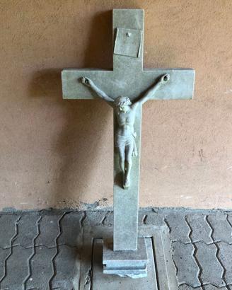 Croce in marmo con Cristo lavorato a mano