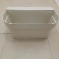 Vaso con sottovaso da ringhiera bianco