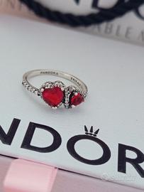 Anello Pandora con cuori