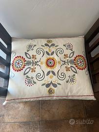 Panca restaurata con cuscino