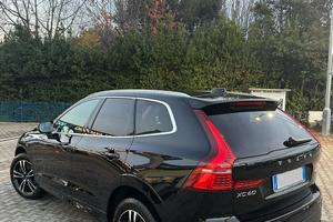 Volvo XC60 B4 AWD Momentum Pro – Automatico – 2021