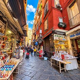 2 LOCALI A NAPOLI