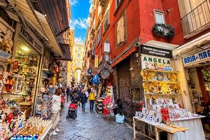 2 LOCALI A NAPOLI