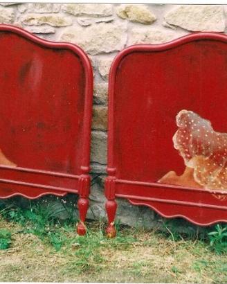 Letto dipinto a mano