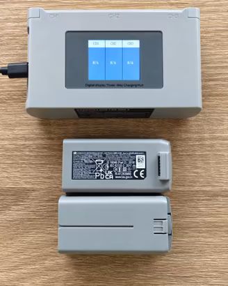 2 batterie DJI Mini 2 + caricatore con display