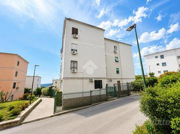 4 LOCALI A NAPOLI