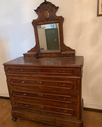 Cassettone e specchiera