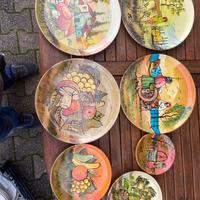 7 piatti colorati a mano