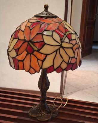 Lampada da tavolo in stile Tiffany 