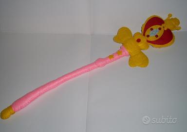Peluche scettro Sailor Moon in pannolenci.