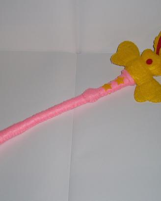 Peluche scettro Sailor Moon in pannolenci.