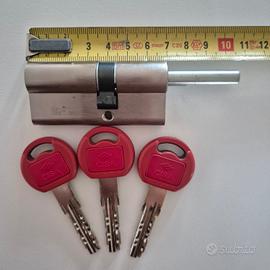 CISA serratura con chiavi