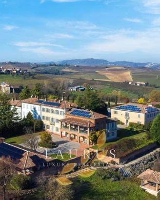 Villa di 5700 m² con più di 5 locali e box auto do