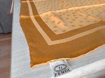 foulard Fendi 