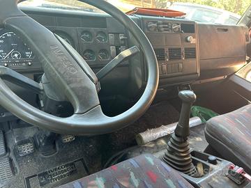 Iveco eurocargo con gru