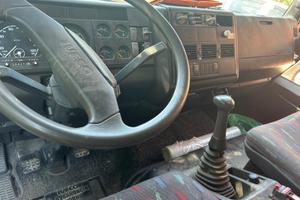 Iveco eurocargo con gru