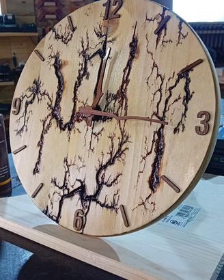Orologio realizzato a mano