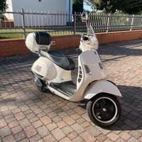 Vespa 300 GTS super