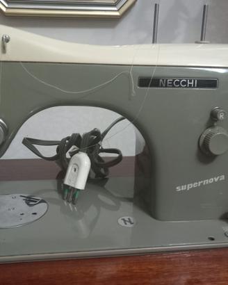 Macchina da cucire Necchi