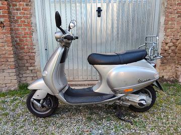 Vespa Piaggio ET4 150