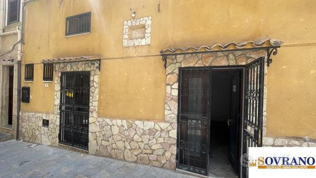 CARINI: LOCALE COMMERCIALE C/1 MQ 40 CON DOPPIO