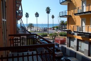 Andora, zona porto, bilocale a 25 metri dal mare