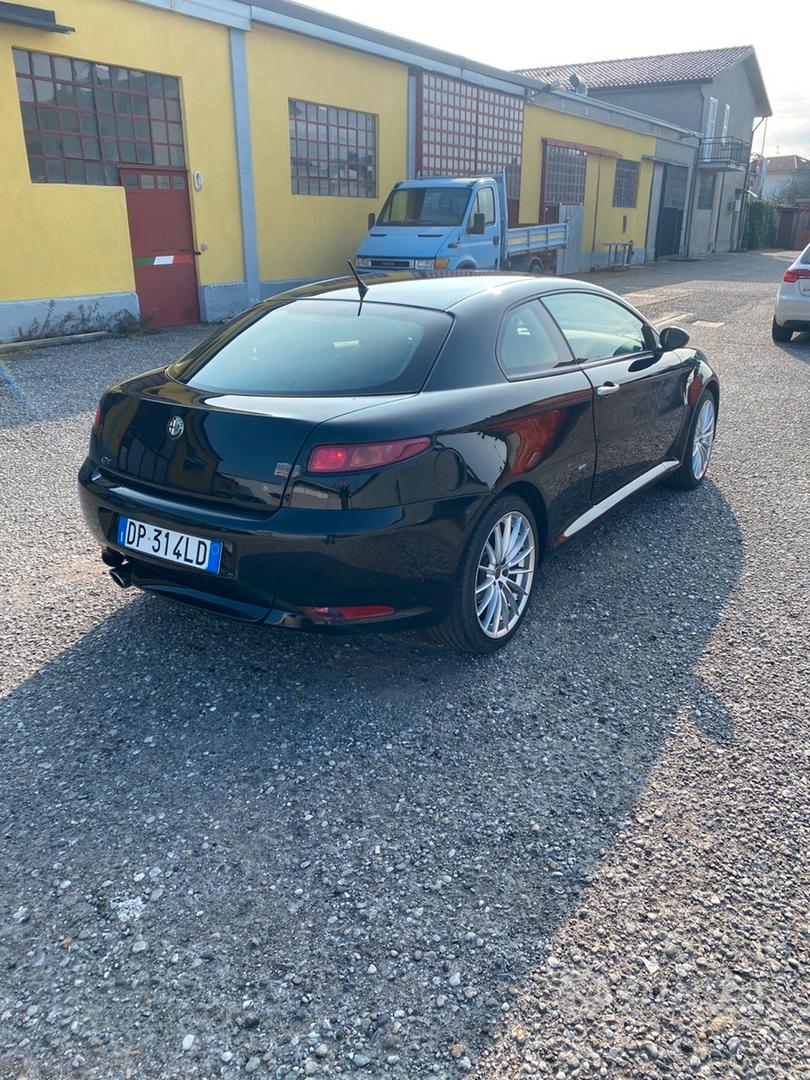 Alfa Romeo Gt 2008 photo 2