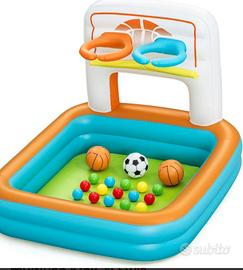 Piscina con palline